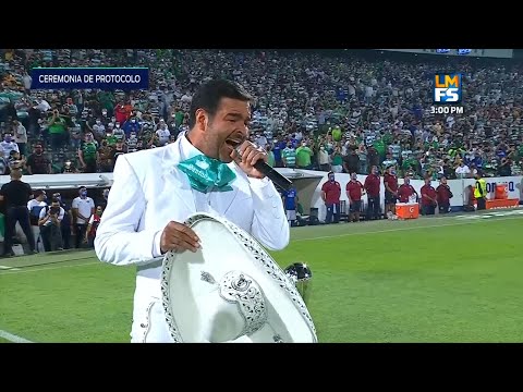 ¡Pablo Montero se equivocó en el Himno Nacional en la final de ida Santos vs. Cruz Azul!