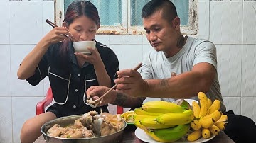 Vừa đem ra chưa kịp ngồi xuống… nồi cơm đã hết veo!