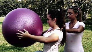 2° allenamento di Fit and Chic con Gym Ball: pettorali, gambe e addome screenshot 5