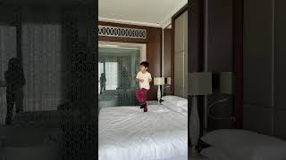 Hotel Bed Pe Kis Kisko Jump Karna Pasand He
