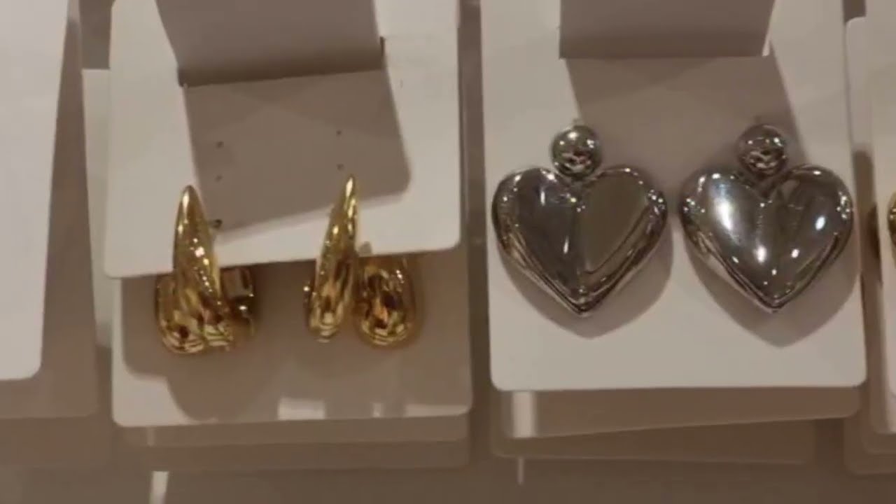 Gold jewelry from pawnshop and Premium class jewelry. Elegant fashion jewelry