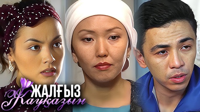 Төсекте жатқан жалаңаш бөкселер