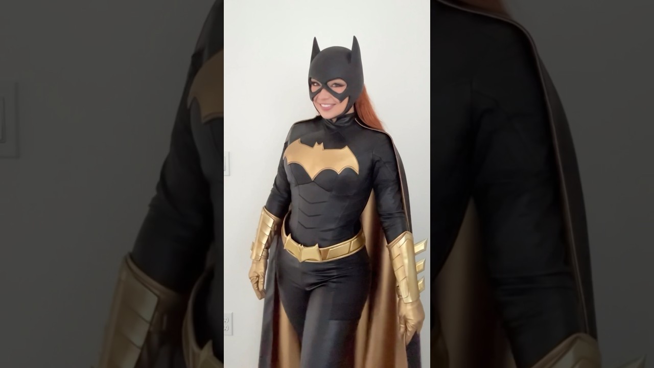 One day I’ll get more content in Batgirl but in honor of #batmanday 🦇💛 #batgirl #dccomics #cosplay