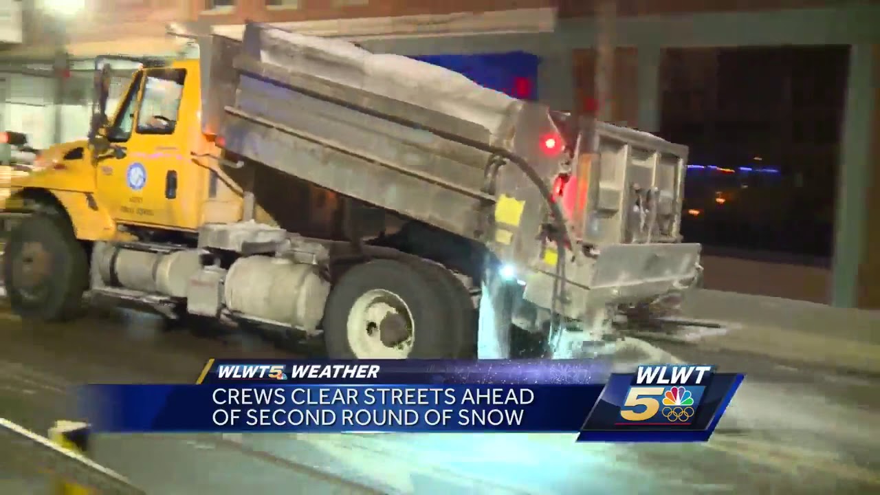Another round of snow keeps road crews busy in Greater Cincinnati - YouTube