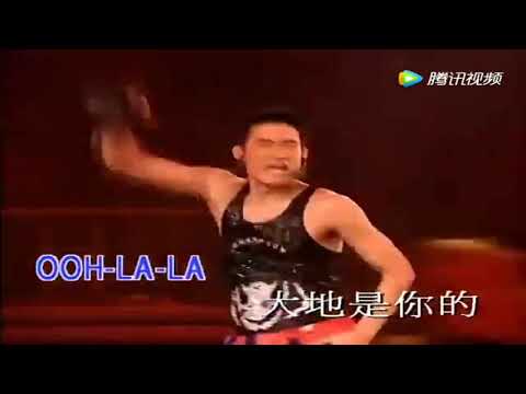 张学友带着拳击手套唱歌，还是第一次见