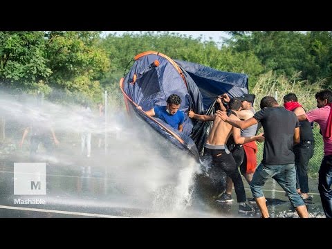 Video: Niemand Helpt Een Verdrinkende Immigrant