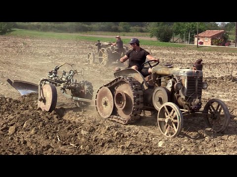 Aratura Landini L25 semicingolato testacalda | Semi-tracked hot bulb tractor plowing on board