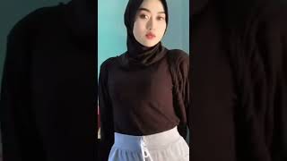 Cewek Cantik Hijab Montok Atas Bawah