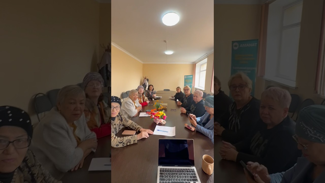 Ахаха  так внимательно смотрят 😁 