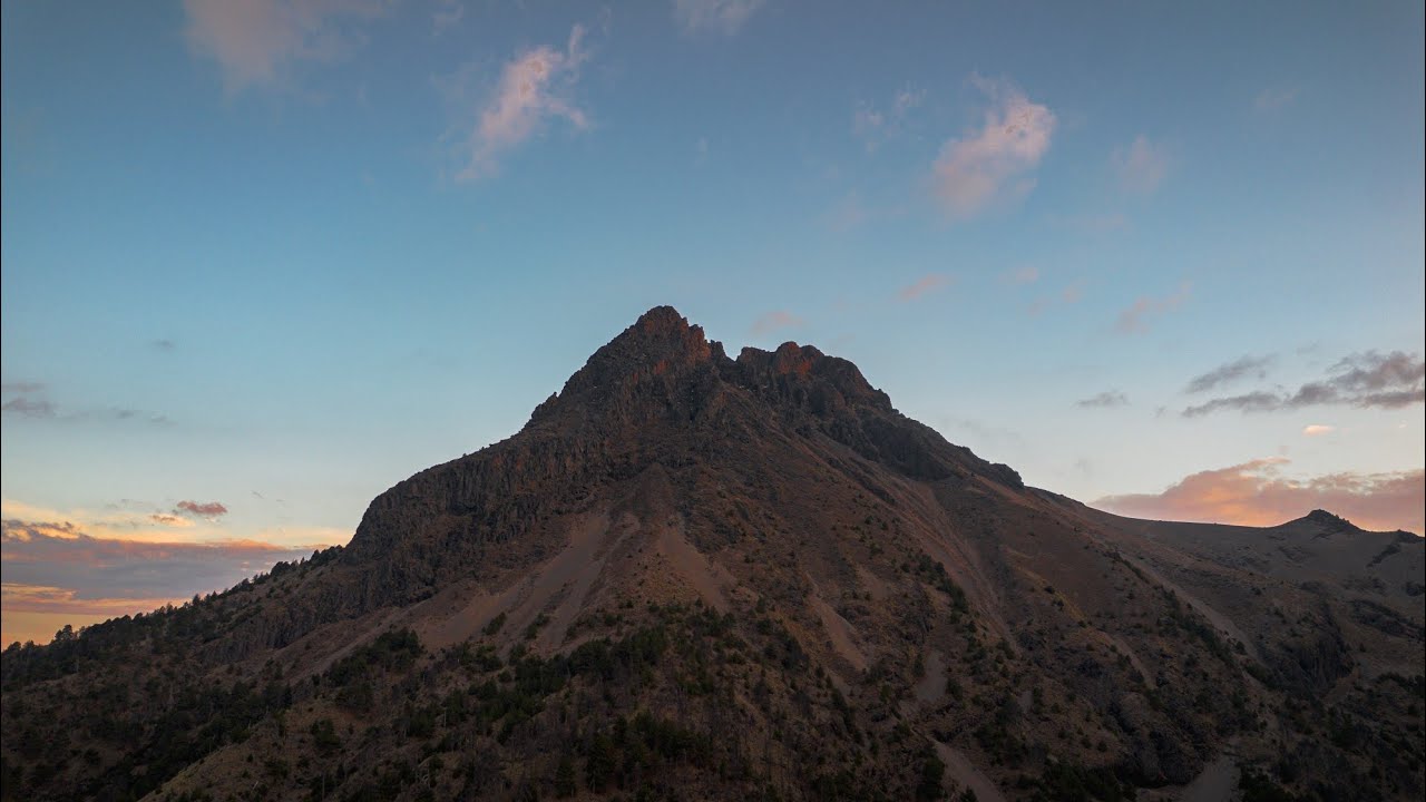 Durmiendo al pie de un gigante | Nevado de Colima