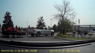Ottawa City employee gives finger 2016 0720 1134
