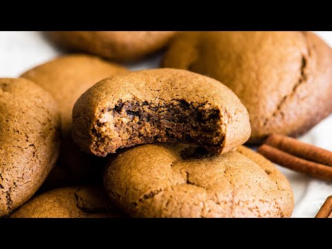 Soft Gingerbread Cookies (Easy)