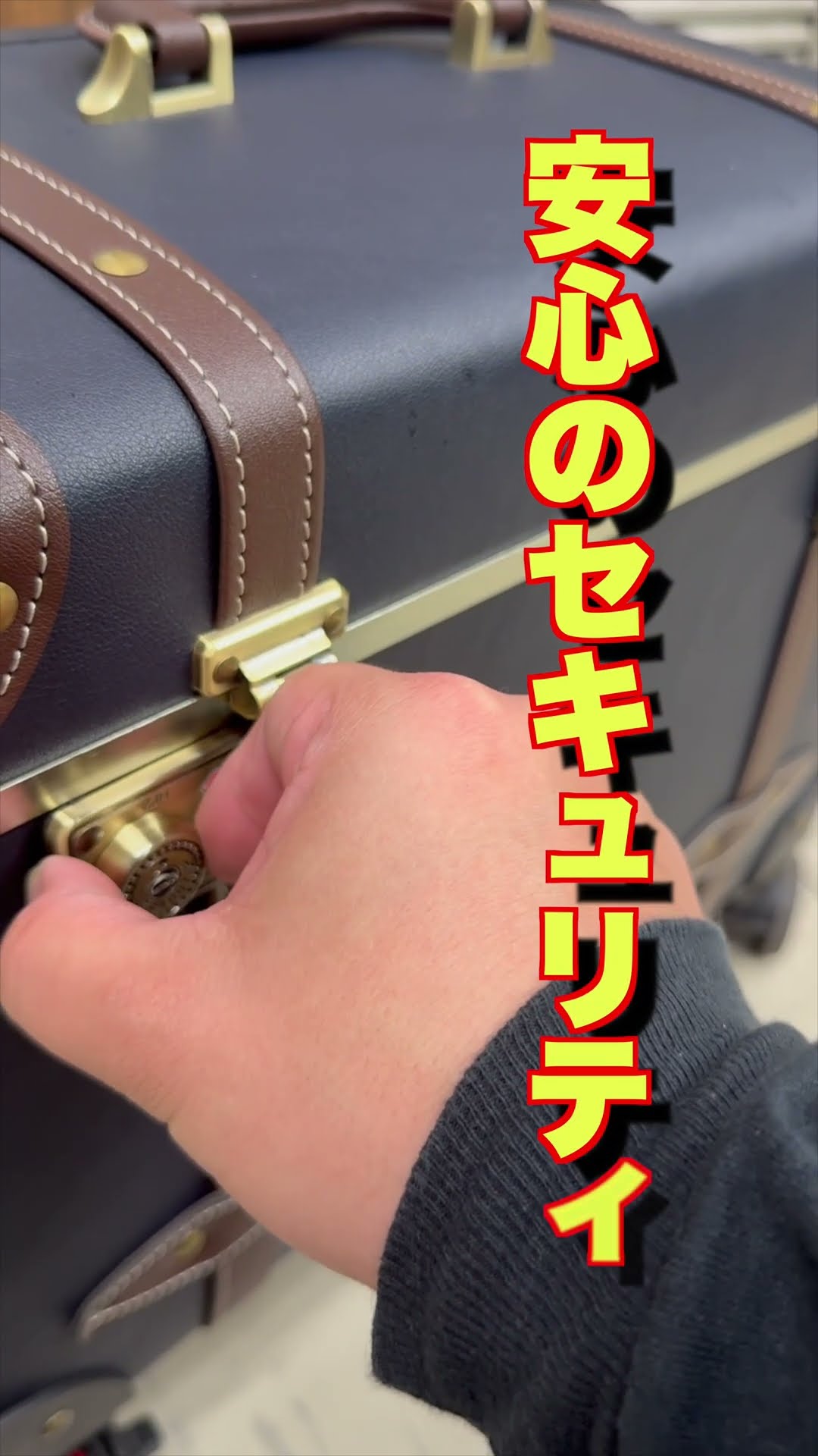 Top opening makes it easy to take out your luggage! This smart