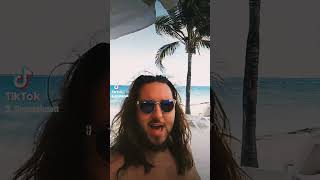 Benson Boone Sings on the Beach Cancún México 🎙️ 🇲🇽 ☀️ "Beautiful Things"