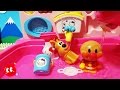 アンパンマンと名犬チーズがどこでも砂場で水遊びしたよ