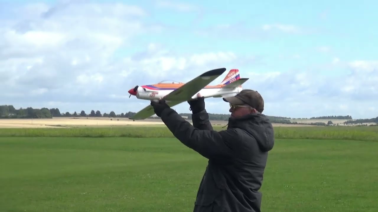 Swindon Dave flying his HSD JETS FURIOUS 200