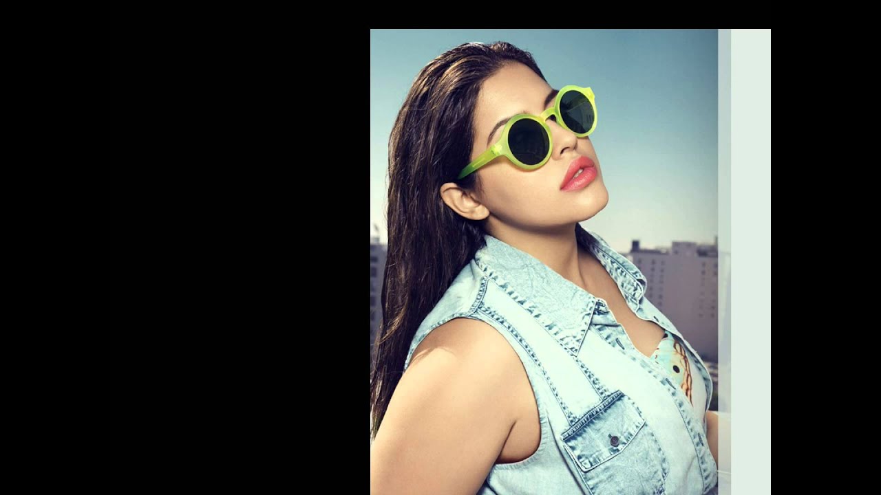 mini saia xadrez mais o modelo de tamanho 20, Lornalitz Baez, mulher grande e bonita, agradável figura curvilínea