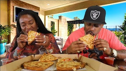 TRYING THE NEW MELT FROM PIZZA HUT! WE WERE SHOOK!