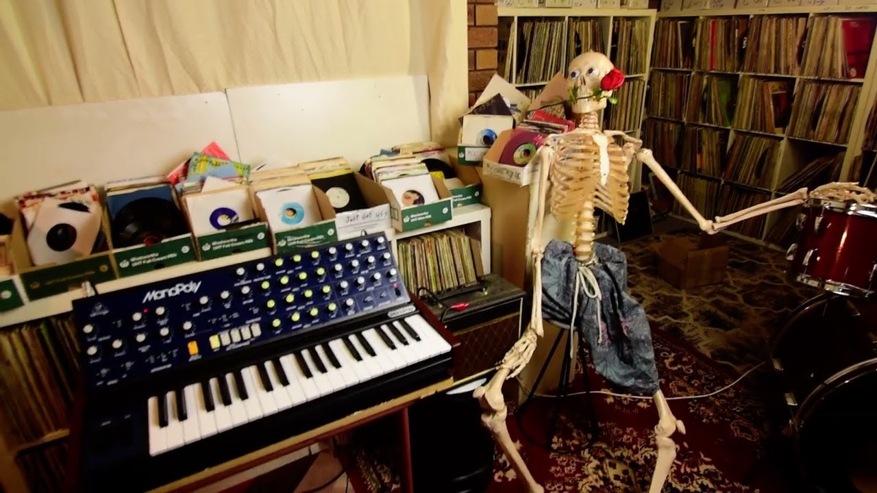 Behringer Monopoly Synthesizer loop demo being played by Alan