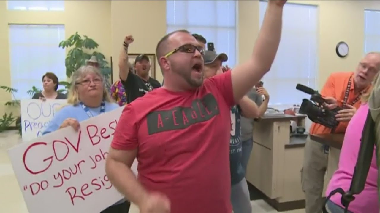 Rowan County Clerk Asks Judge To Delay Ruling In Marriage License Case