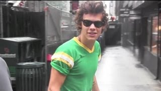 Harry Styles Doesn't Think He's Bisexual | Splash News TV