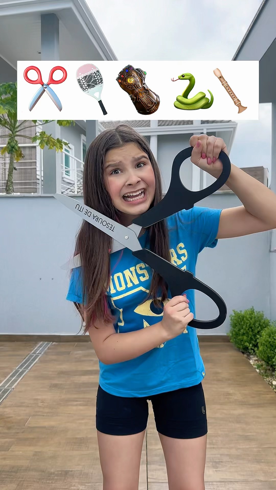 FIZ UMA MÚSICA COM UMA COBRA VENENOSA?! #Shorts