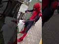 亀戸でスパイダーマンがゴミ拾い