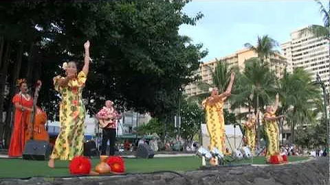 Kuhio Beach Hula Show at Waikiki クヒオビーチフラショー 2011
