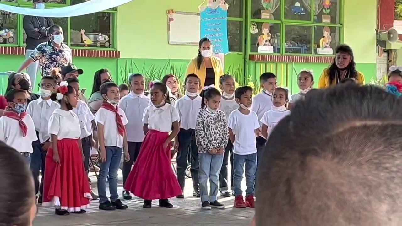 Día de la mamá y papá. 2022. Alfred.