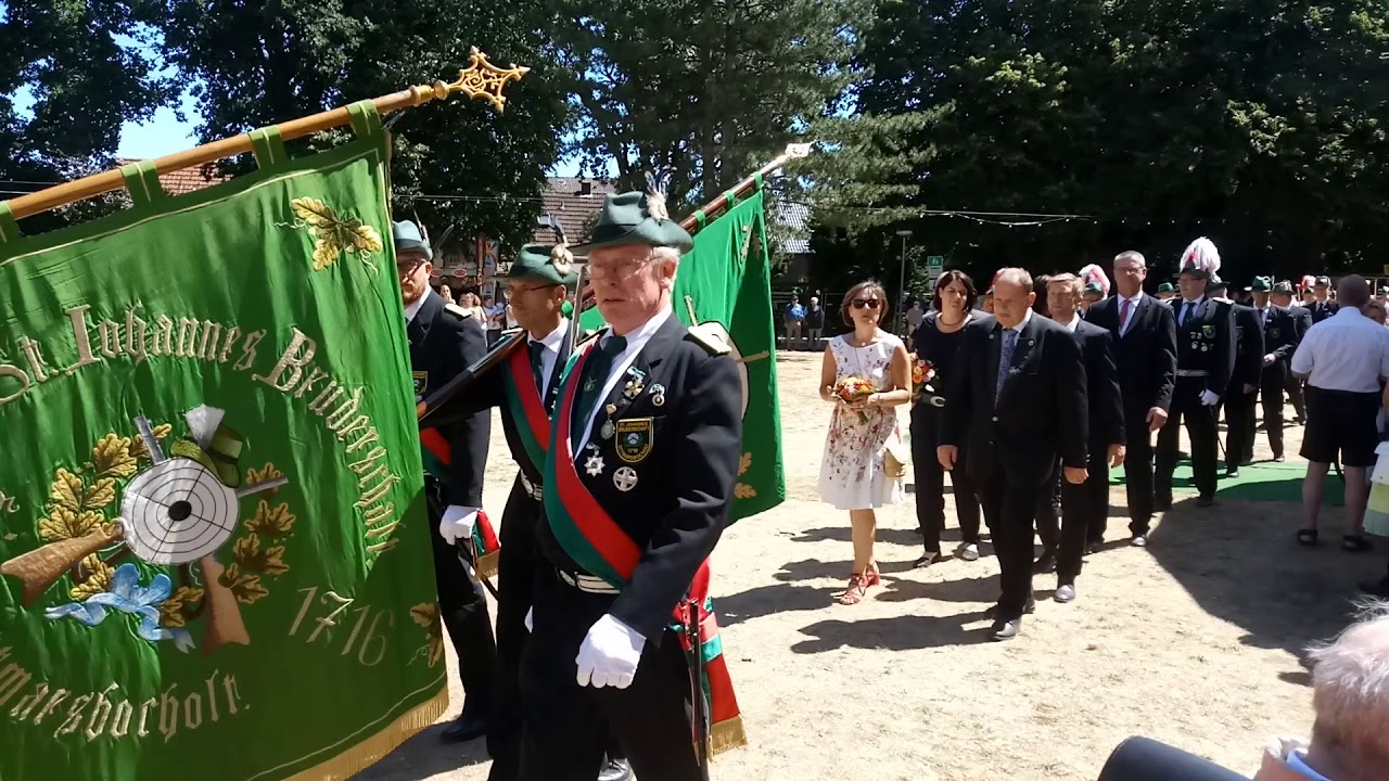 Einzug in das Schützenfestzelt 2018 in Ottmarsbocholt.
