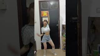 【somi-XOXO】K-pop dance cover in college dorm~