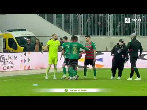 شاهد ماذا حدث بين القائد عبد اللاوي مع بعضمن جماهير مولودية الجزائر