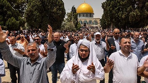 Palestinians Gather at Israeli Checkpoints for Friday Prayers at Al-Aqsa | Jerusalem | News9