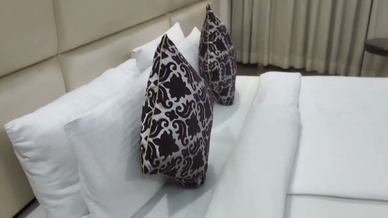 Room Tour Of Hotel Clarks inn Suites Gwalior || 