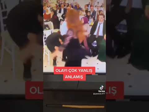 Düğünde Mendil Atan Kız
