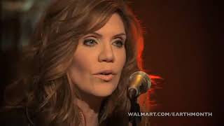 Video thumbnail of "Alison Krauss and Union Station   Paper Airplane Live"