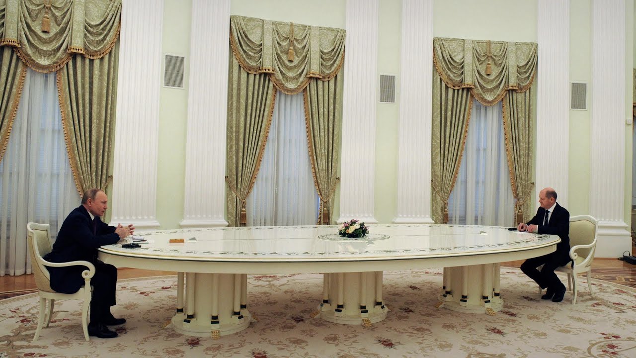 Putin has a new comically long table to keep his distance from officials