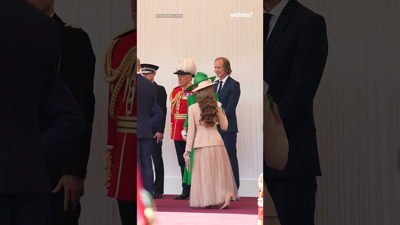 Kate Middleton S Iconic Fashion Statement During Meeting With French President Yahooaustralia