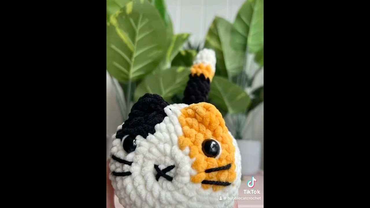 Crochet chaos 🧶 calico cats are so naughty! 