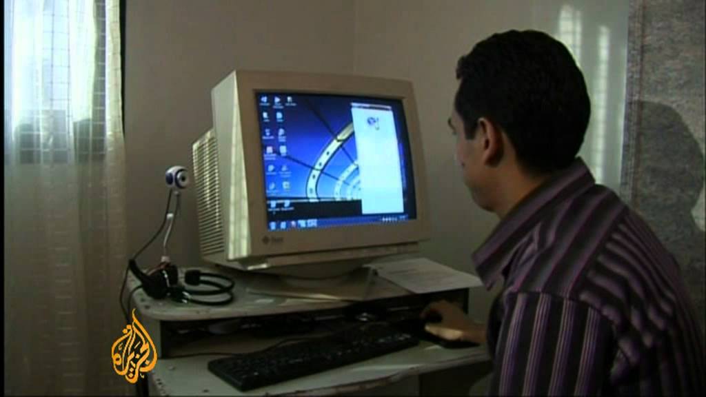 مقدمو طلبات الحصول على البطاقة الخضراء المرفوضة يقاضون الولايات المتحدة