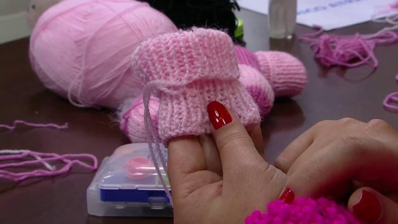 Mulher.com - 23/06/2016 -  Pantufa de porquinho em tricô - Jaqueline Santos PT1