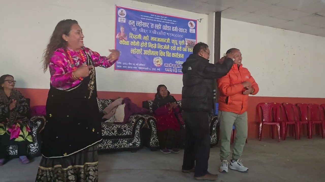  Gurung song: (गलबन्दी चिनो ङोलो राजालाई)२   (सम्हाली थेनो जुनीभरीलाई )