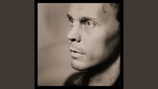 Video thumbnail of "Ville Valo - Olet Mun Kaikuluotain"