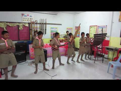 ซ้อมโปงลาง...ลายแมงภู่ตอมดอกไม้