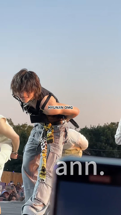 HYUNJIN WHAT ARE YOU DOING WITH US😭😭 #hyunjin #straykids #concert #kpop