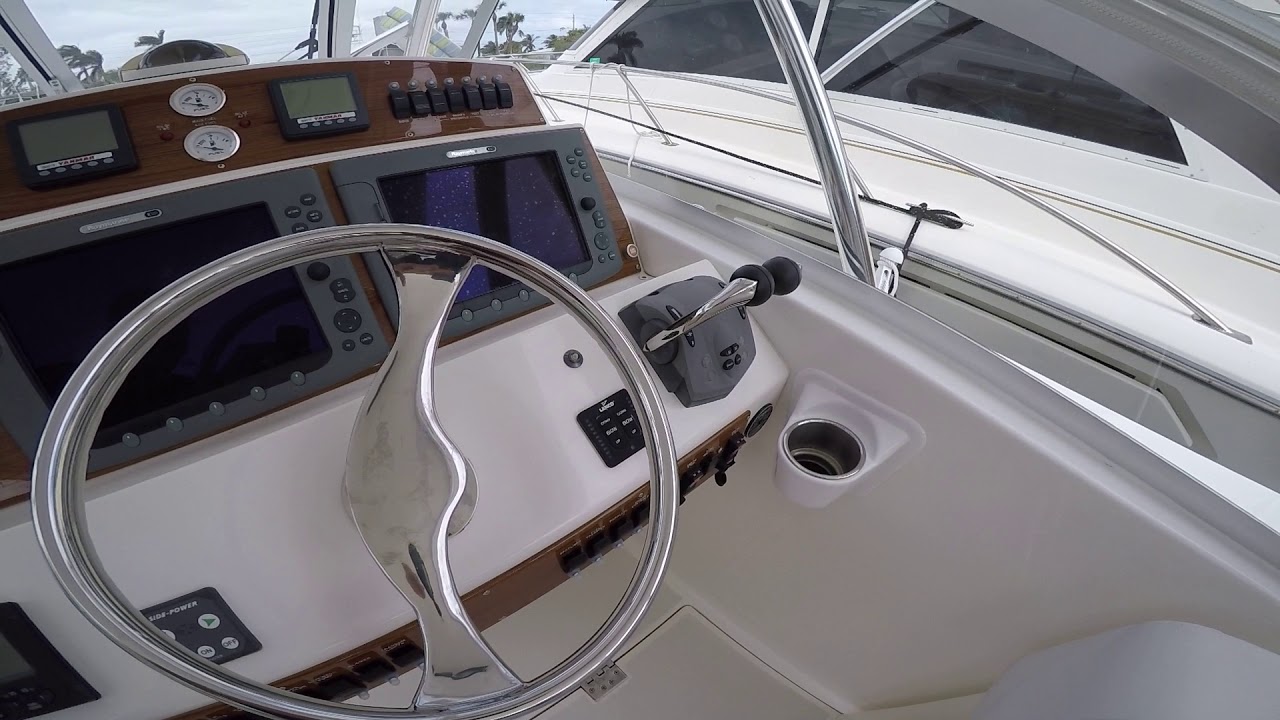 37 Strike WA 2007 Helm & Cockpit