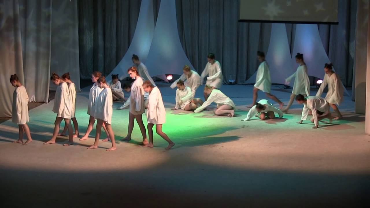 гифка джим керри танцует. психи в смерительно рубашке. Silver linings playbook jennifer lawrence танец. танцующий психопат. сумасшедший в смирительной рубашке.