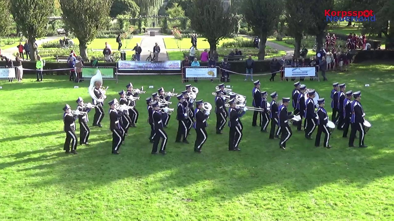 Oranje Minnertsga tijdens taptoe Avanti 2019