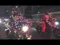 Weihnachtsmänner und Frauen auf Motorrädern in Berlin Christmas BikeTour 2022