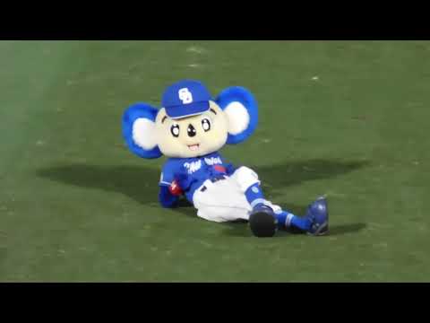 【ドアラ】甲子園球場　ドアラさんシャドーボクシング&セクシーポーズ！爆笑です